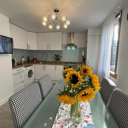 Central Comfy 2 Familyroom Apart Edimburgo Esterno foto